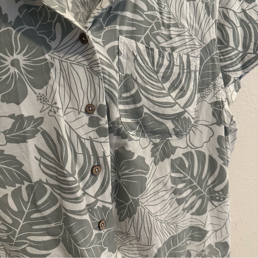 Ocean Drive Tropical Women’s Button Down - Picture 5 of 6